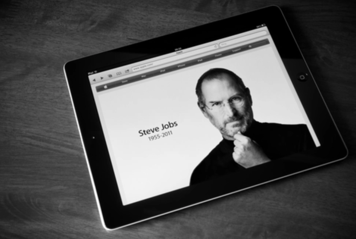 Morre Steve Jobs, fundador da Apple e e co-fundador da NeXT e Pixar