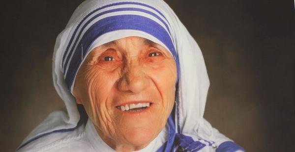 Nasce Madre Teresa de Calcutá, prêmio Nobel da Paz
