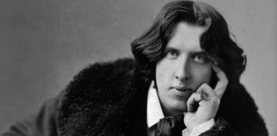 Nasce o escritor Oscar Wilde