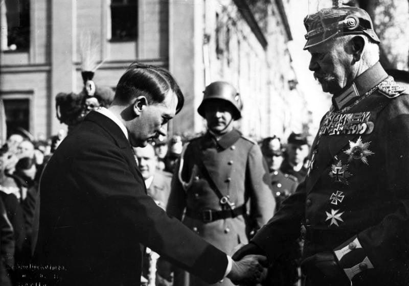 Paul von Hindenburg eleito presidente da Alemanha