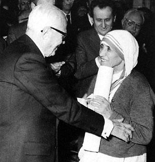 Morre Madre Teresa de Calcutá, prêmio Nobel da Paz