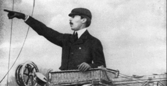 Morre o pai da aviação Santos Dumont