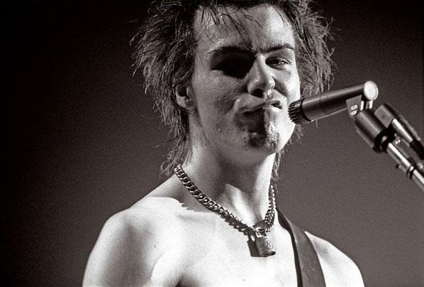 Sid Vicious (ex-Sex Pistols) morre em Nova York