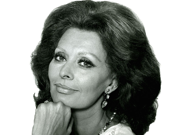 Nasce a atriz italiana Sophia Loren