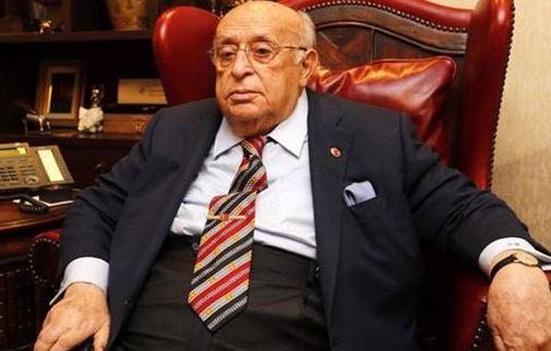 Suleymán Demirel é eleito presidente da Turquia