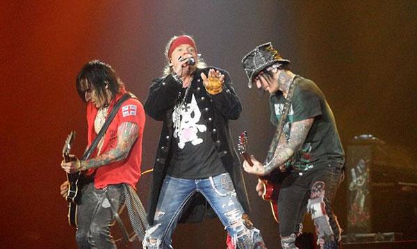 O Guns N’ Roses tem seu estouro com “Sweet Child O’ Mine”