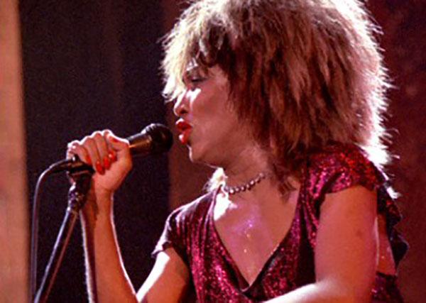 Tina Turner recebe estrela na Calçada da Fama