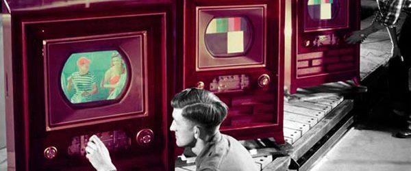 Realizada primeira transmissão pública de TV em cores do Brasil