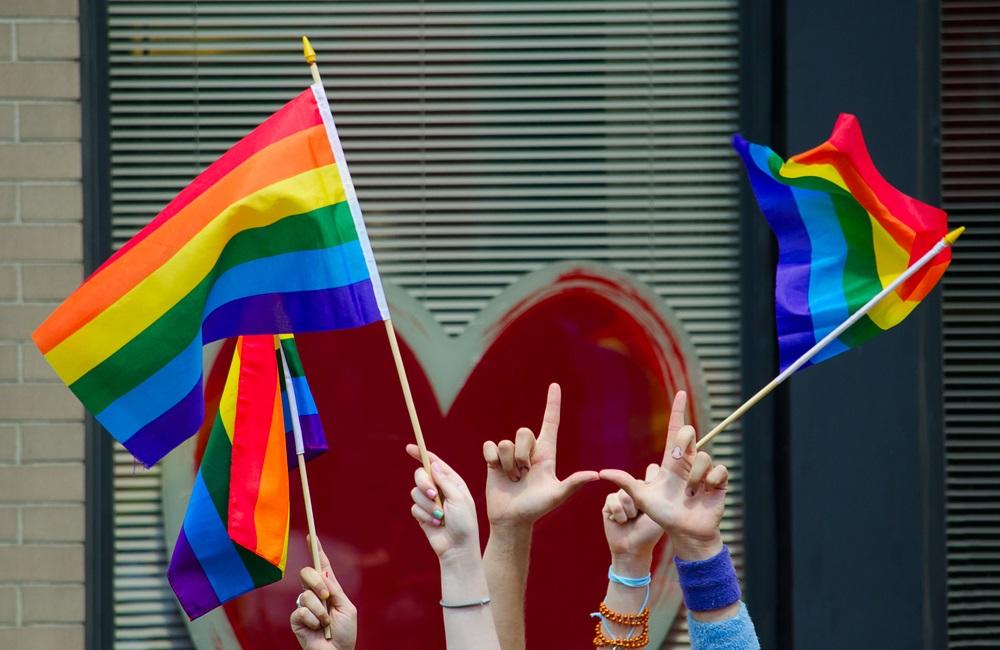 Dinamarca é o primeiro país do mundo a aprovar união civil entre homossexuais