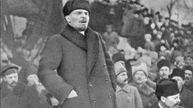 Lenin expõe as Teses de Abril