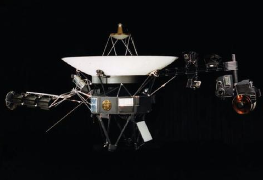 A nave Voyager 2 é lançada para explorar Júpiter, Saturno, Urano e Mercúrio