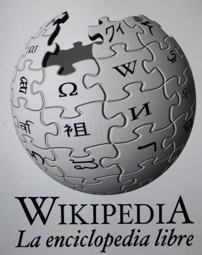 É lançada a popular Wikipédia